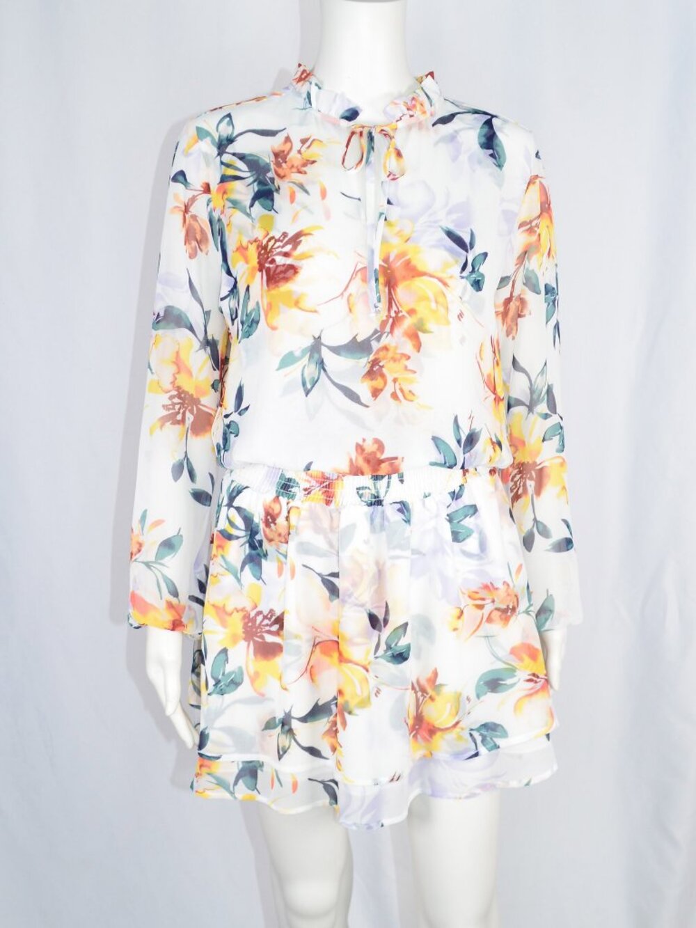 Veronica M. Los Angeles Floral Long Sleeve Mock Neck Ruffle Collar Size M